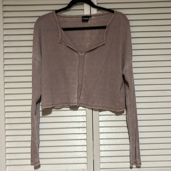 Mono B Crop Top - Picture 3 of 4